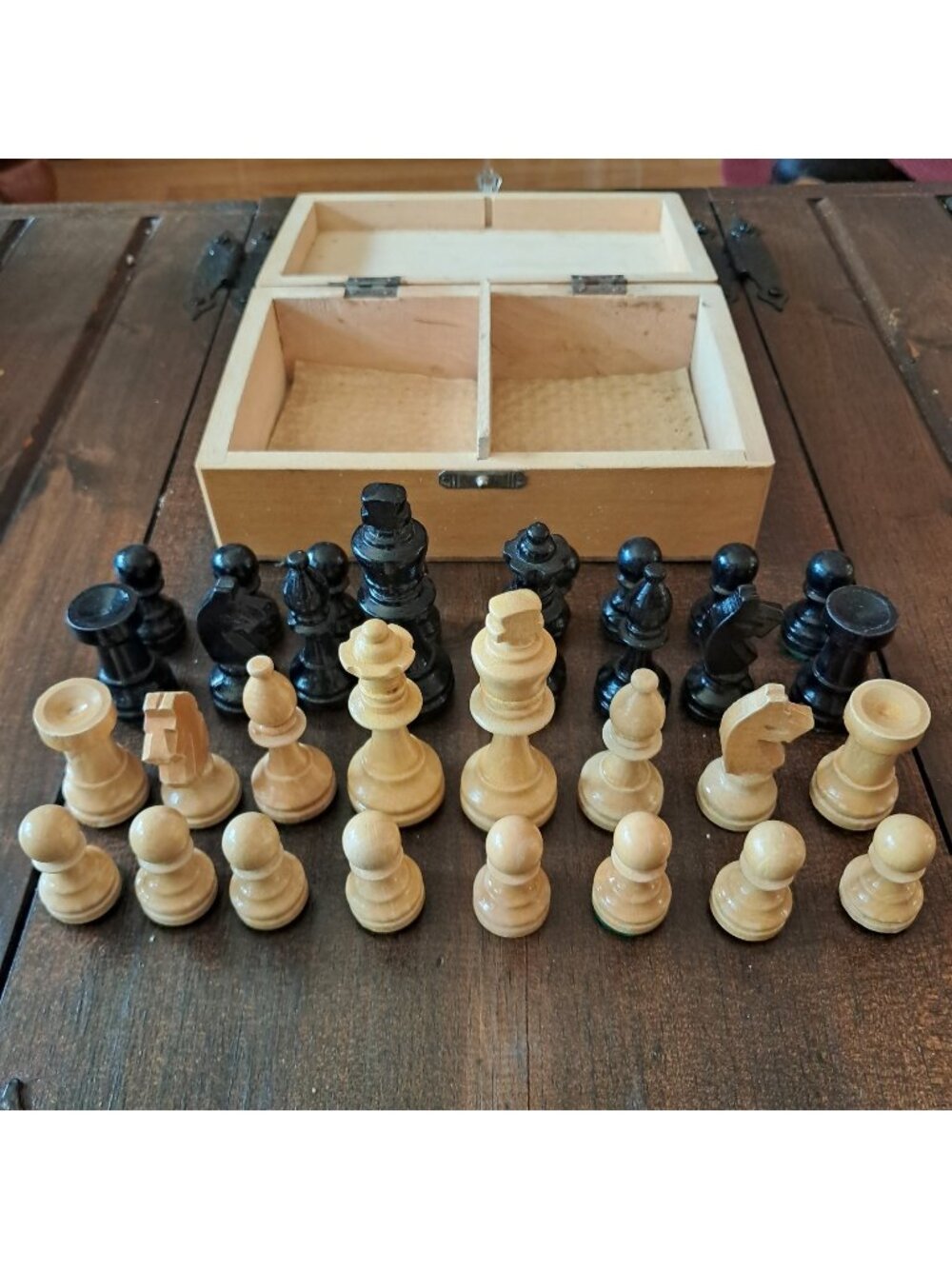 Staunton Chess Set Wooden Vintage Game Set in Wood Box